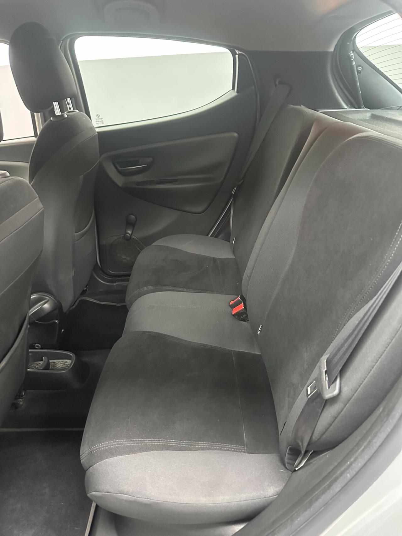 Lancia Ypsilon 1.2 Benz, Euro 6B, Uni propri, pari al nuovo