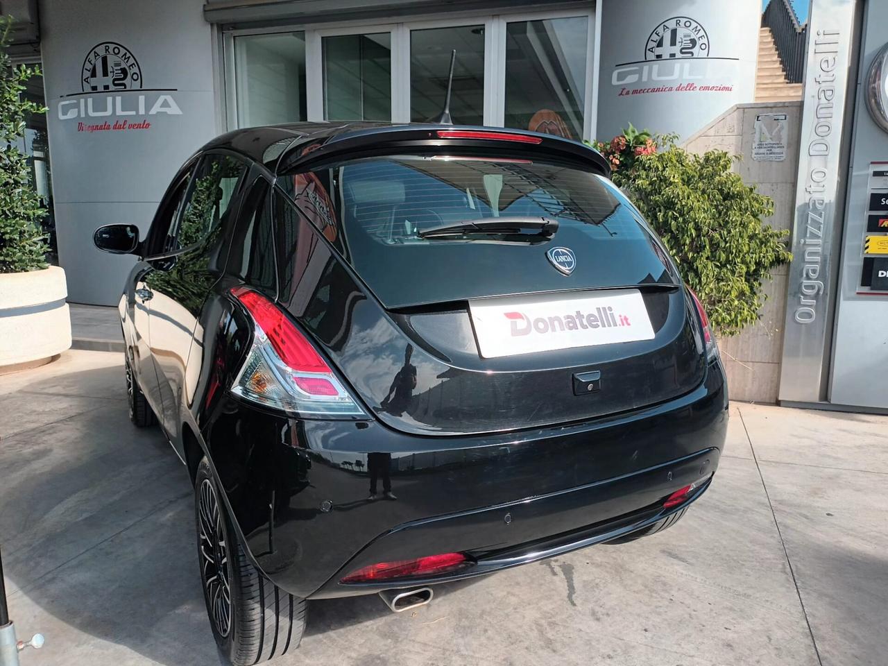 Lancia Ypsilon 1.0 Platino Hybrid 70 CV
