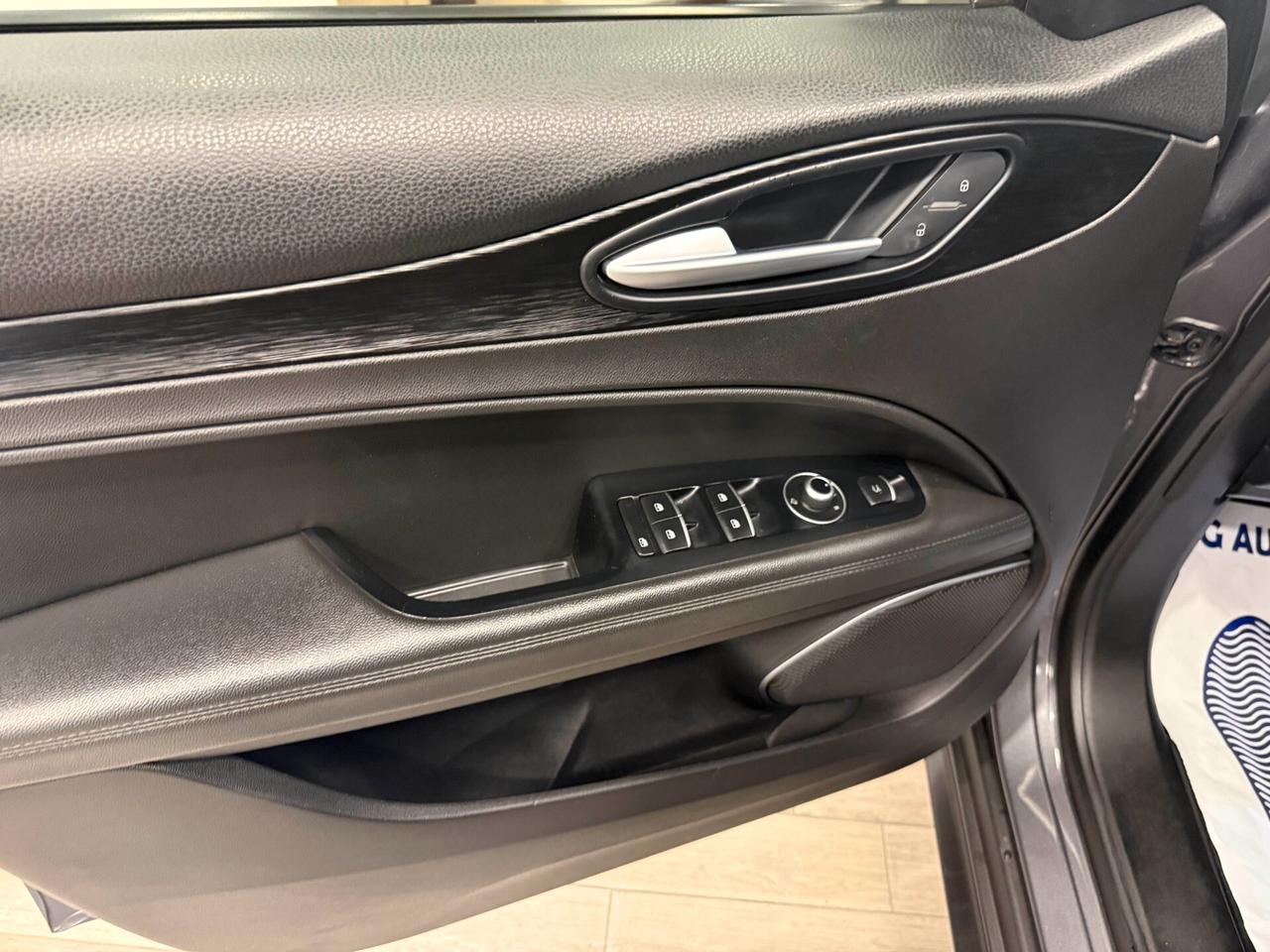 Alfa Romeo Stelvio 2.2 Turbodiesel 180 CV AT8 RWD Executive