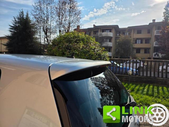 VOLKSWAGEN Golf 3.2 VR6 4mot. 3p. DSG R32