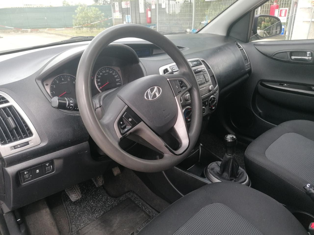 Hyundai i20-1.2 Benzina-LUCI LED*NEOPATENTATI*2013-