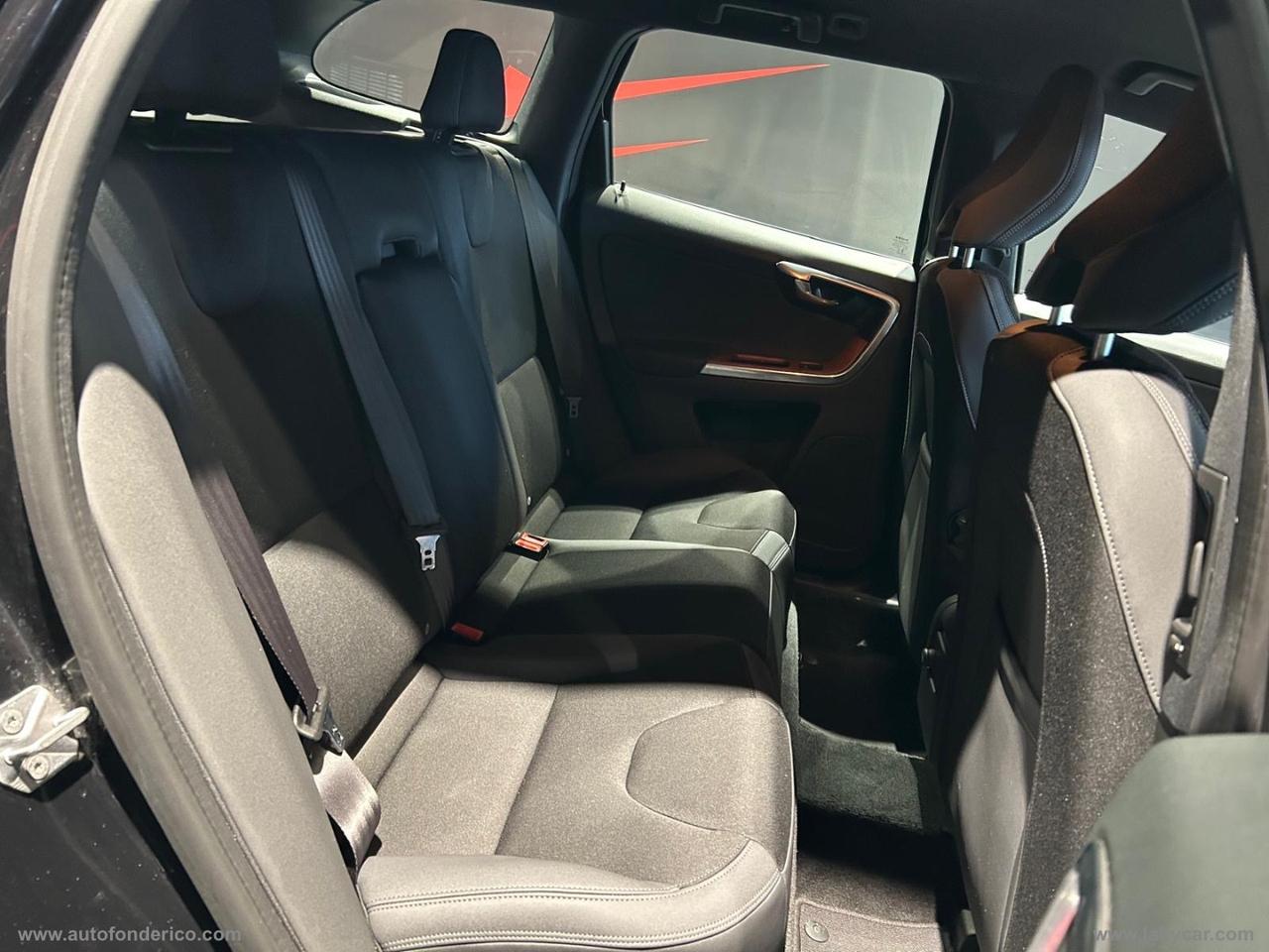 VOLVO XC60 D4 R-design Momentum