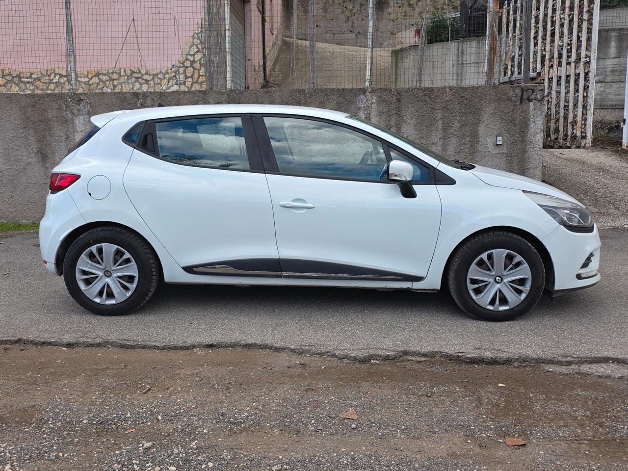 Renault Clio dCi 8V 75 CV 5 porte Moschino Zen