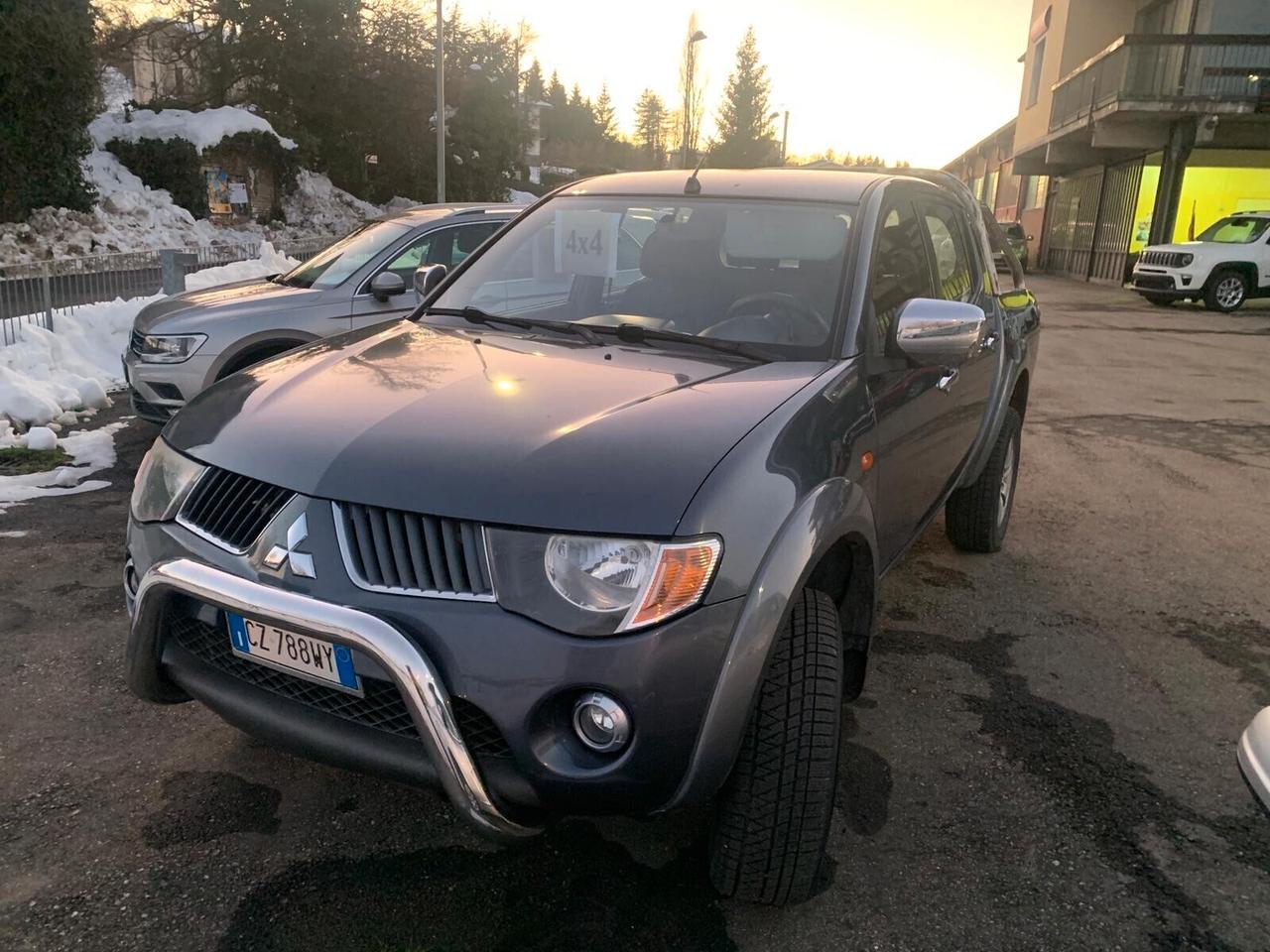 Mitsubishi L200 2.5 tdi/136CV-Intense ful-Pick up-doppia cabina-220000 km-anno 2006-sempre perfettamente manutentato