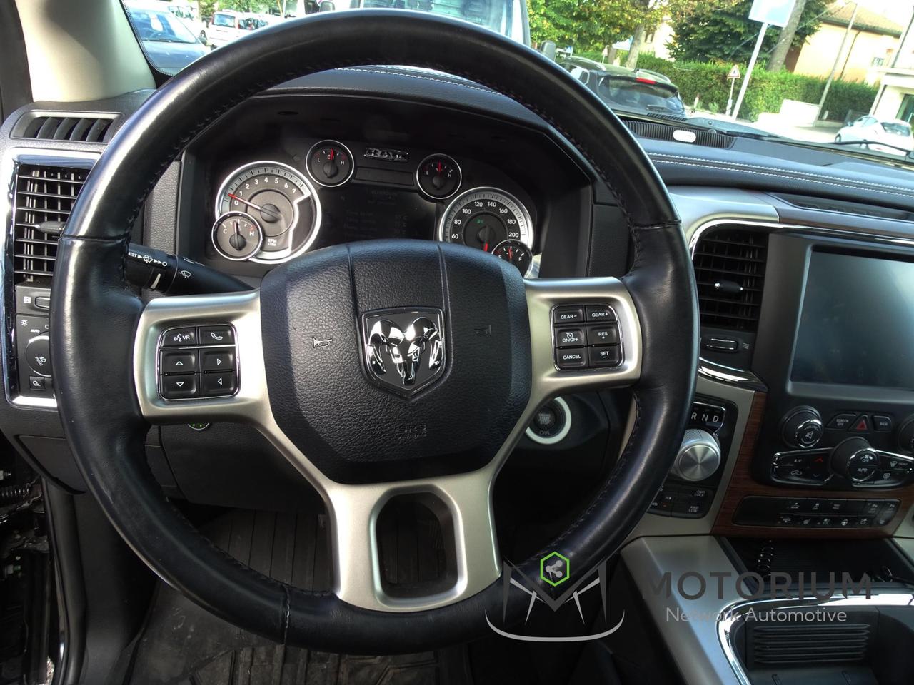 Dodge RAM 1500 AWD 5.7L V8 401CV LARAMIE AUTOCARRO