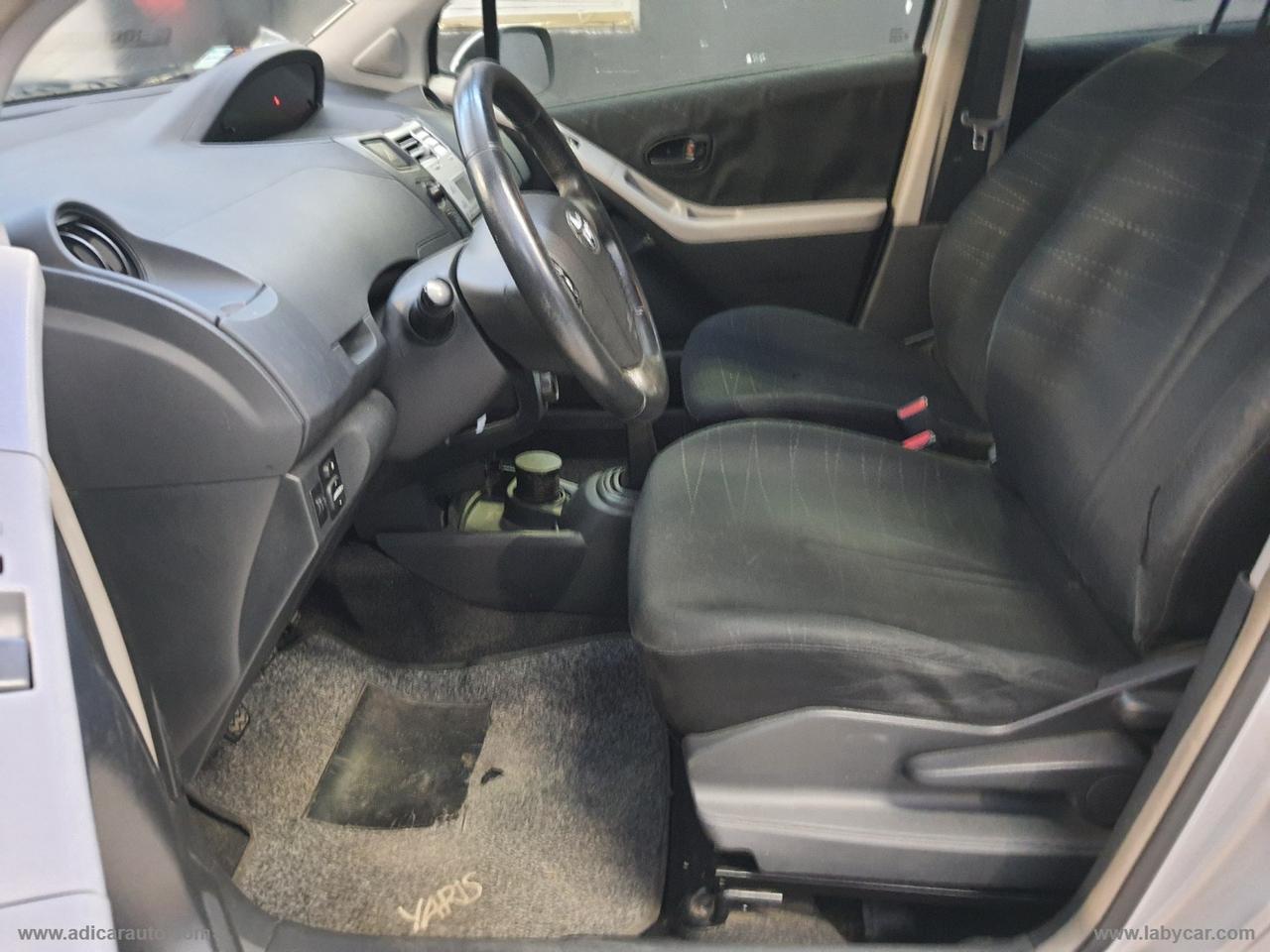 TOYOTA Yaris 1.0 5p. Sol