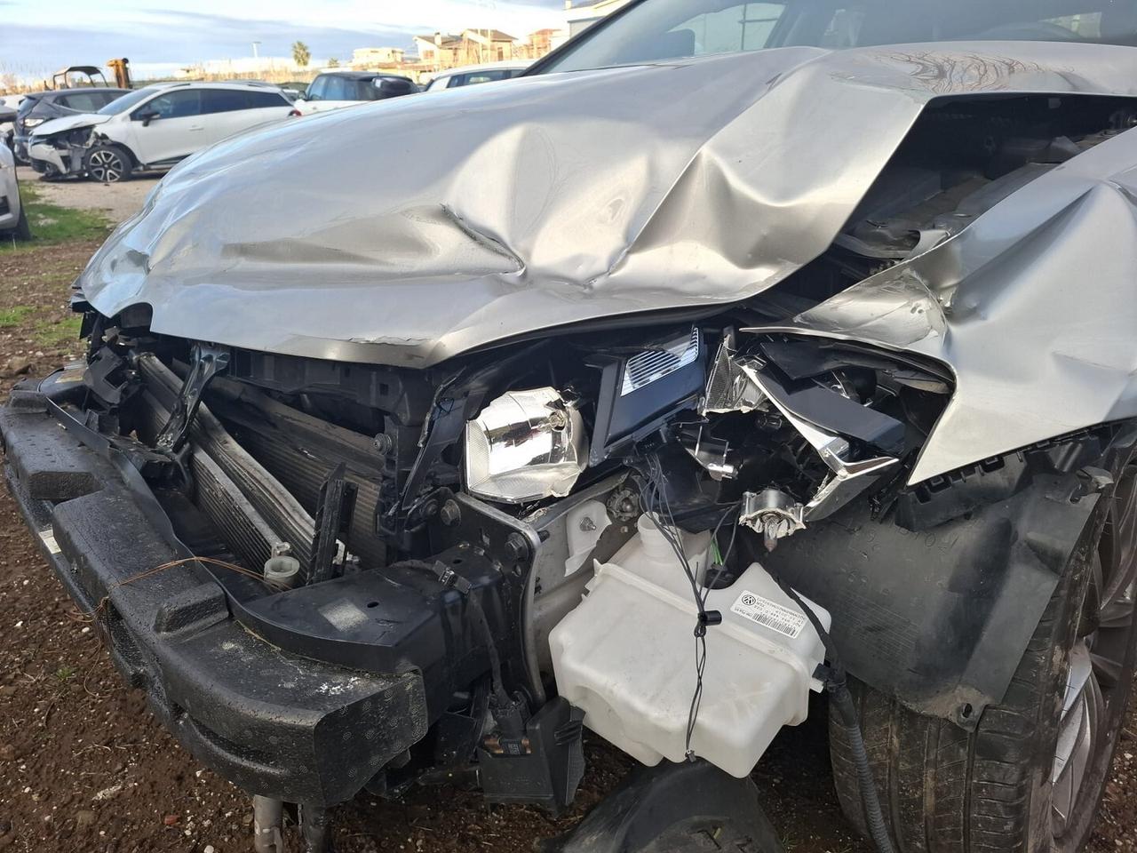 VW GOLF 7 2020 EXECUTIVE SINISTRATO