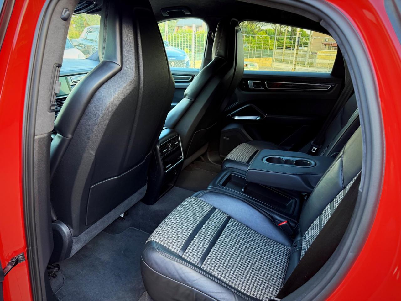 Porsche Cayenne Coupé 4.0 V8 Turbo S E-Hybrid 680 Cavalli