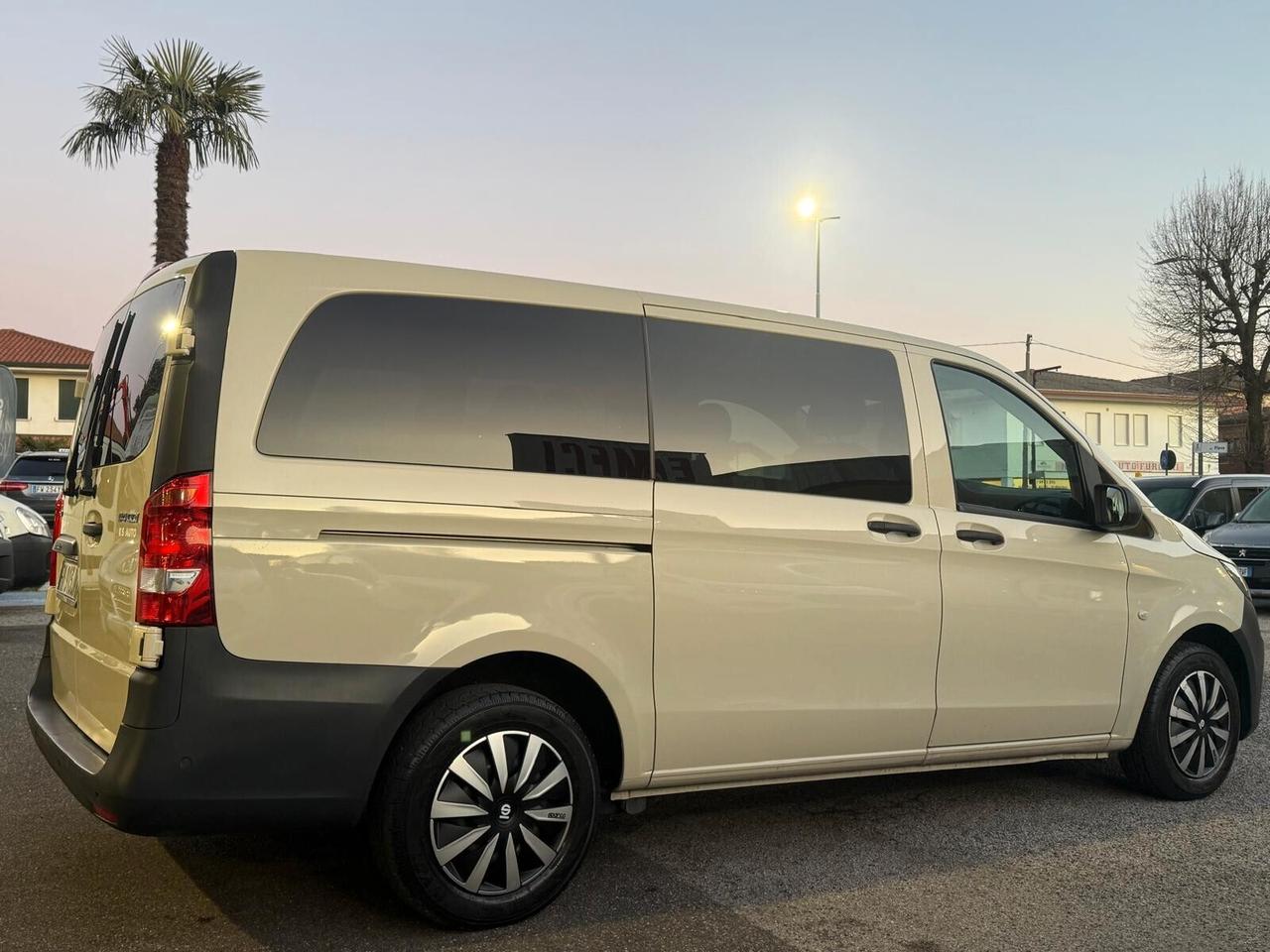 Mercedes Benz vito114CDI AUTOMATICO 5 POSTI AUTOCARRO lungo