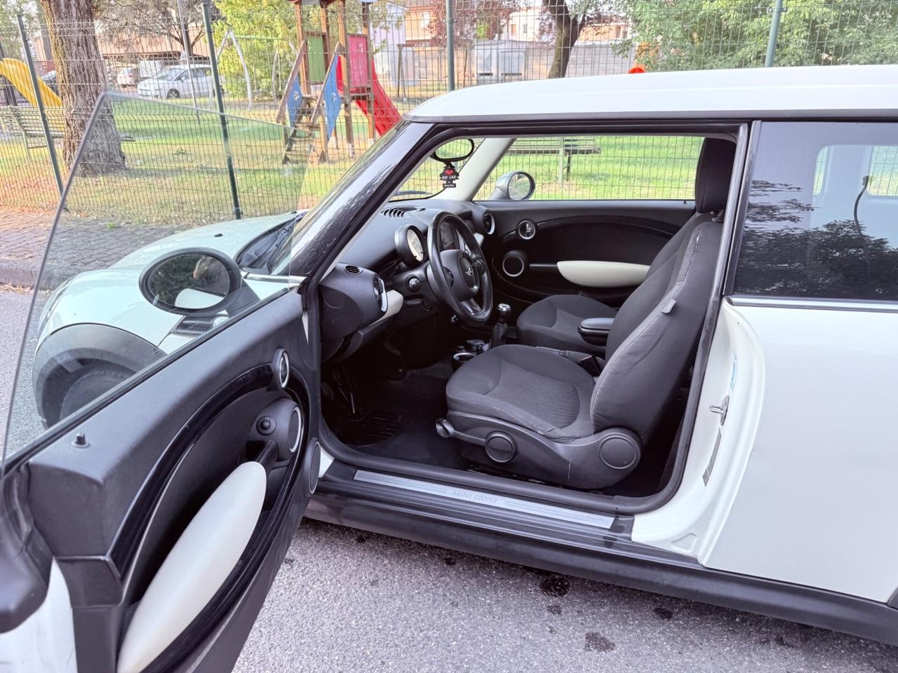 Mini Cooper D Clubman 1.6 DIESEL- 2010
