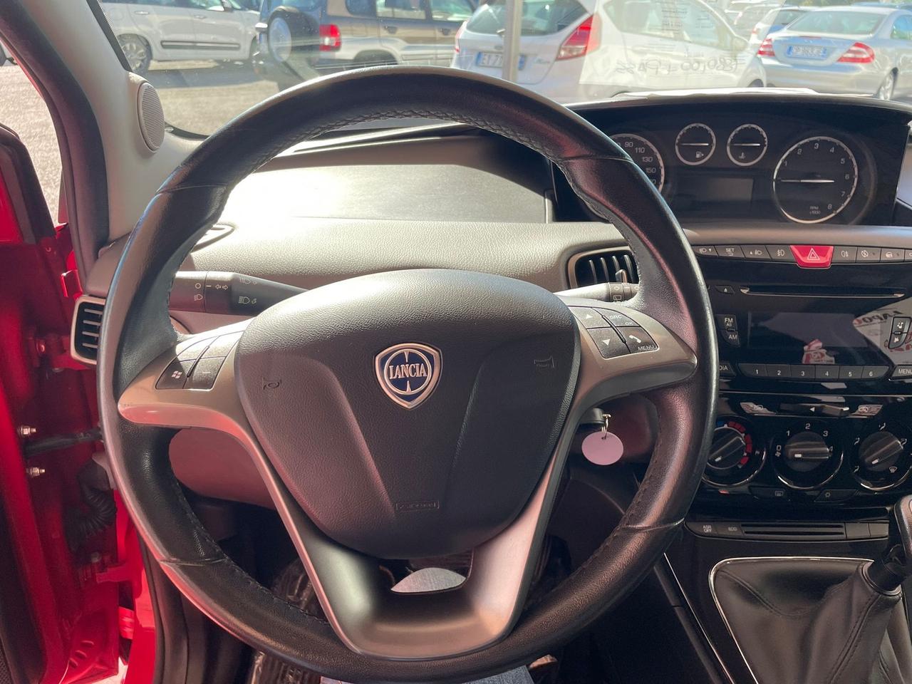 Lancia Ypsilon 0.9 TwinAir 85 CV 5 porte S&S DFN Platinum Automatica