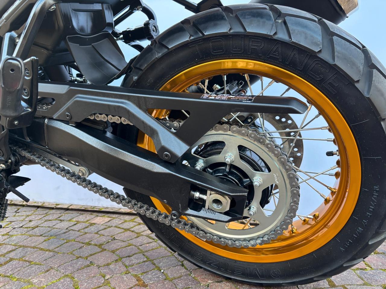 Suzuki V Strom 800DE