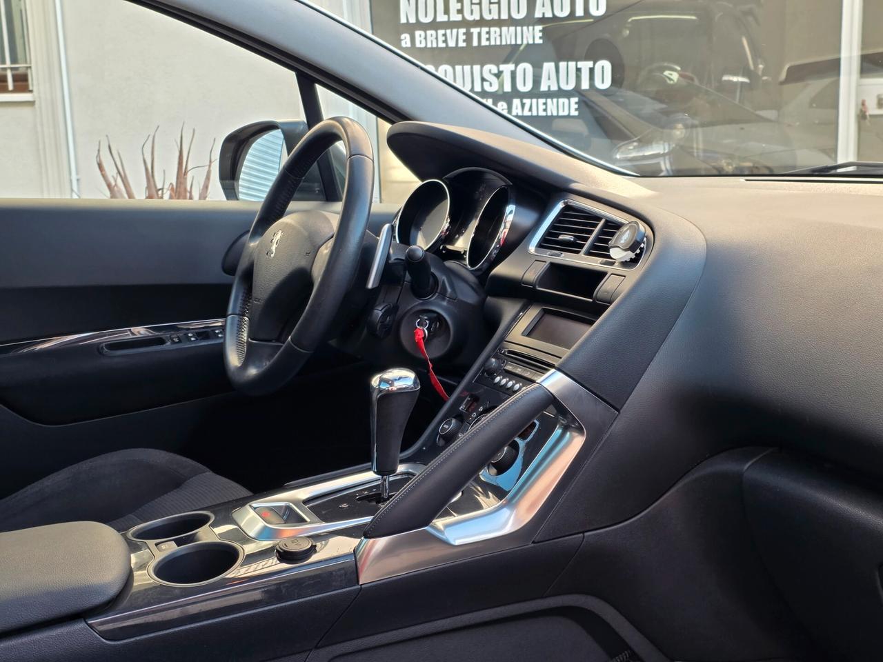 Peugeot 3008 1.6 HDi 112CV cambio robotizzato Business