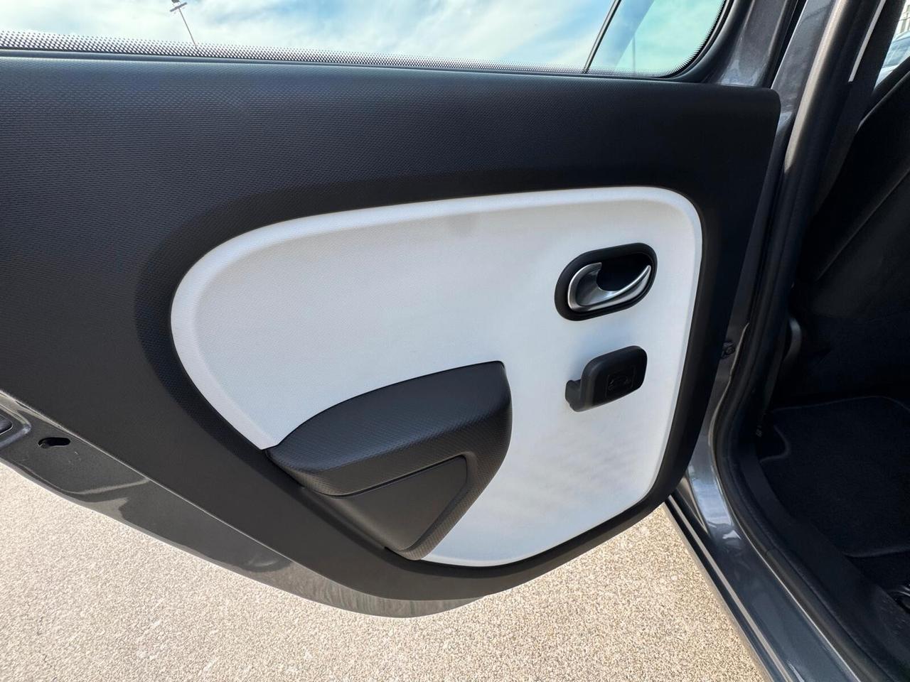 Renault Twingo SCe 65 CV Urban Night