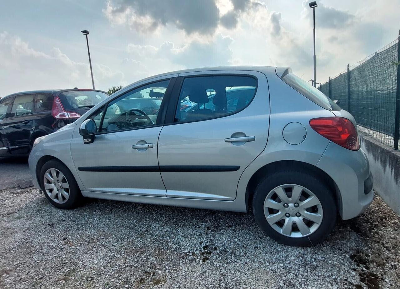 Peugeot 207 1.4 benzina Neopatentati