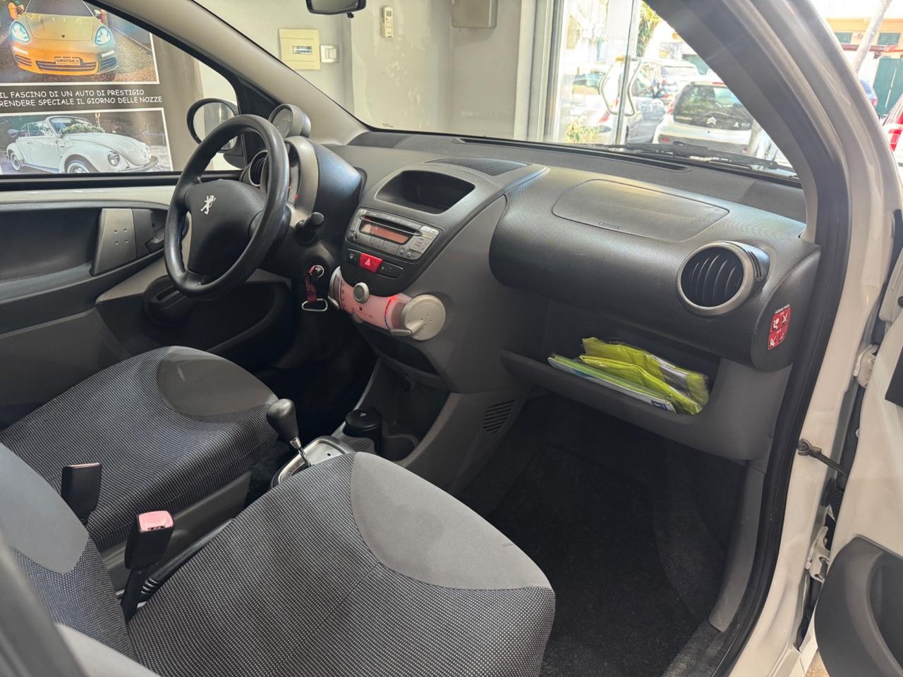 Peugeot 107 1.0 68CV 5p. Sweet Years 2Tronic