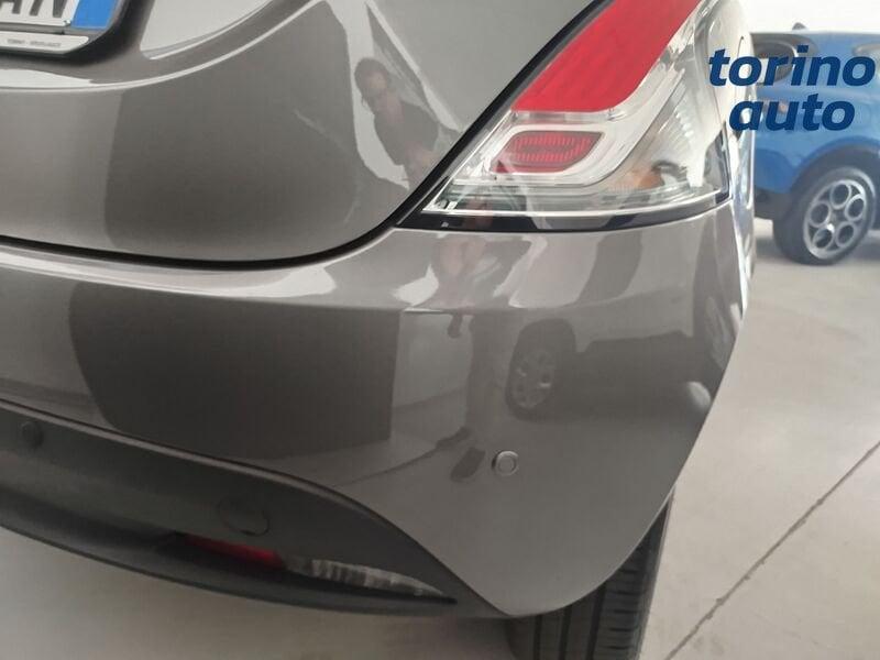 Lancia Ypsilon Ibrida SILVER PLUS