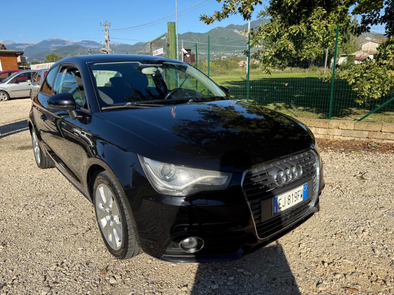 Audi A1 1.6 TDI 105 CV Attraction con GANCIO TRAINO A SCOMPARSA