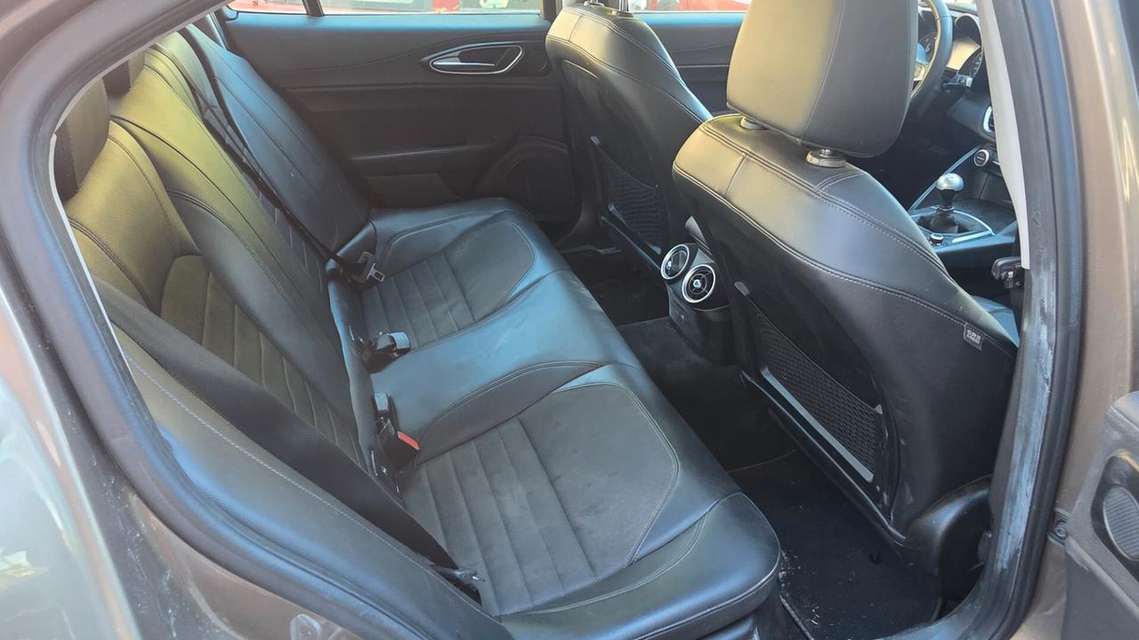 Alfa Romeo Giulia 2.2 Turbodiesel 180 CV Super