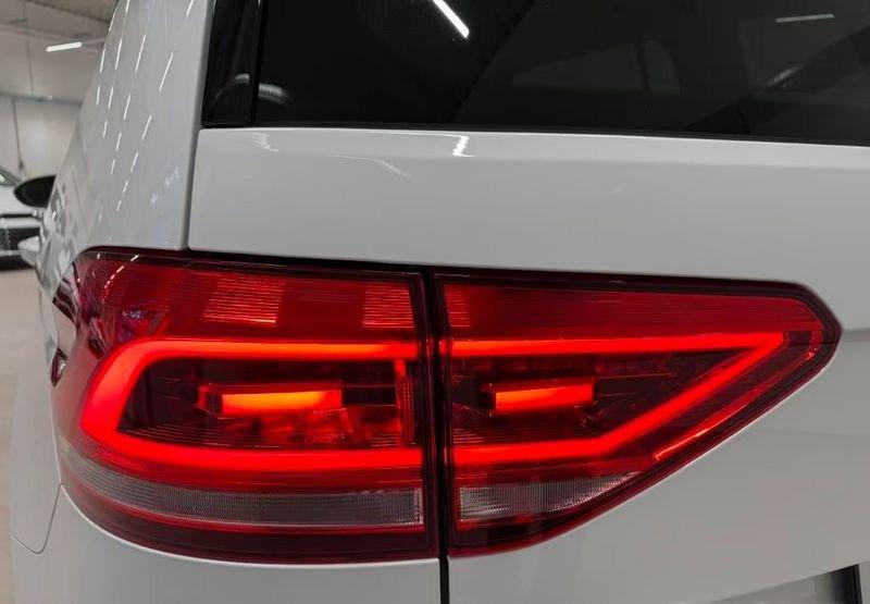 Volkswagen Touran 2.0 TDI SCR DSG R-LINE IQ LED MATRIX NAVI CAMERA COCKPIT