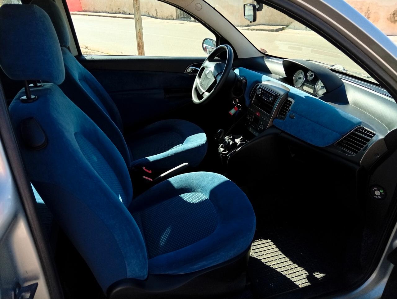 Lancia Ypsilon 1.2 16V Oro