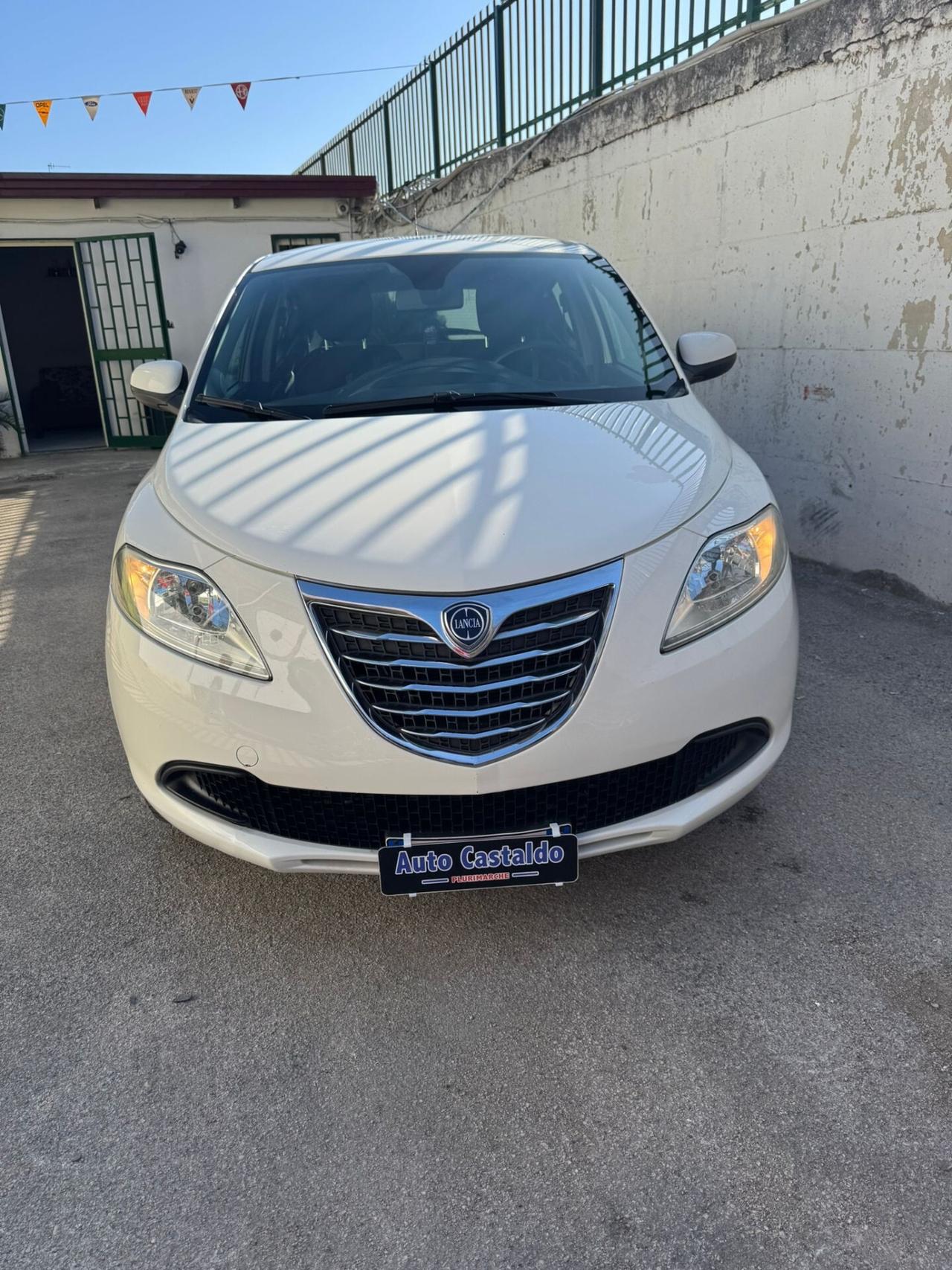 Lancia Ypsilon 0.9 TwinAir 85 CV 5 porte Metano Ecochic Gold