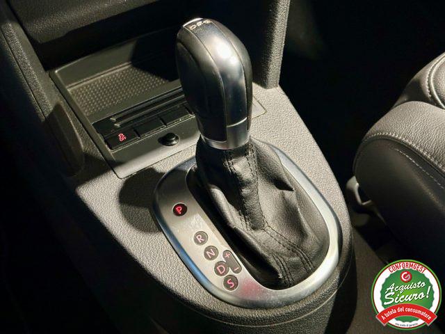 VOLKSWAGEN Touran 2.0 TDI 140CV DSG Highline *NEOPAT*7 POSTI*PELLE*