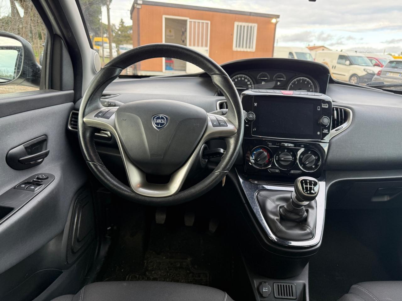 Lancia Ypsilon 1.0 FireFly 5 porte S&S Hybrid Ecochic Gold