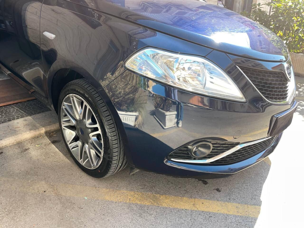 Lancia Ypsilon 0.9 TwinAir 85 CV Mya