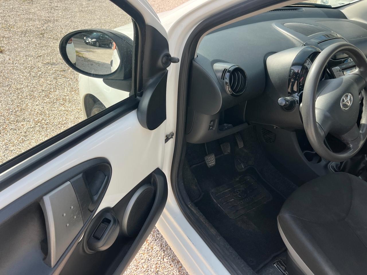 Toyota Aygo 1.0 12V VVT-i 5 porte Cool Soda Connect