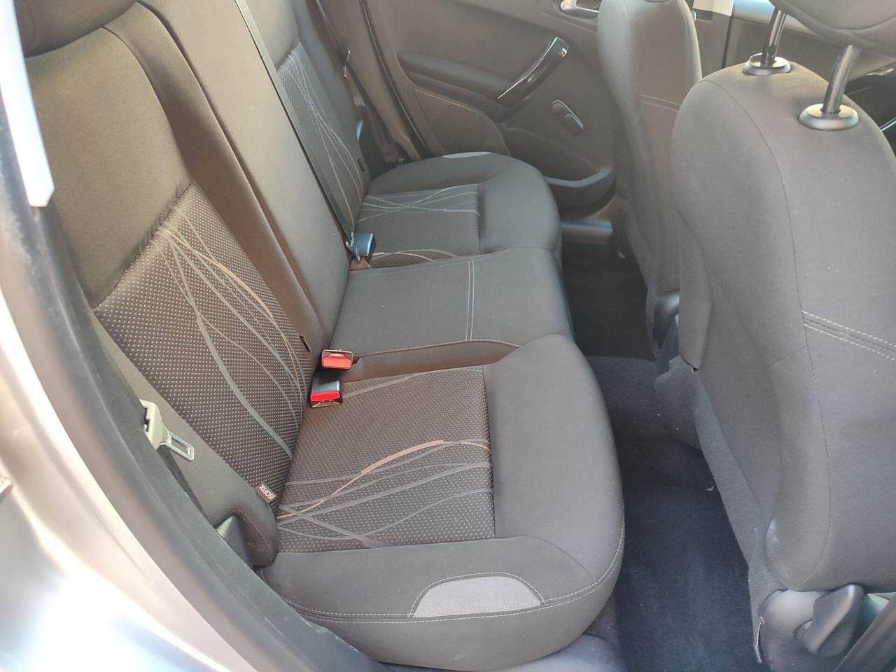 Peugeot 208 1.4 HDi 68 CV!!