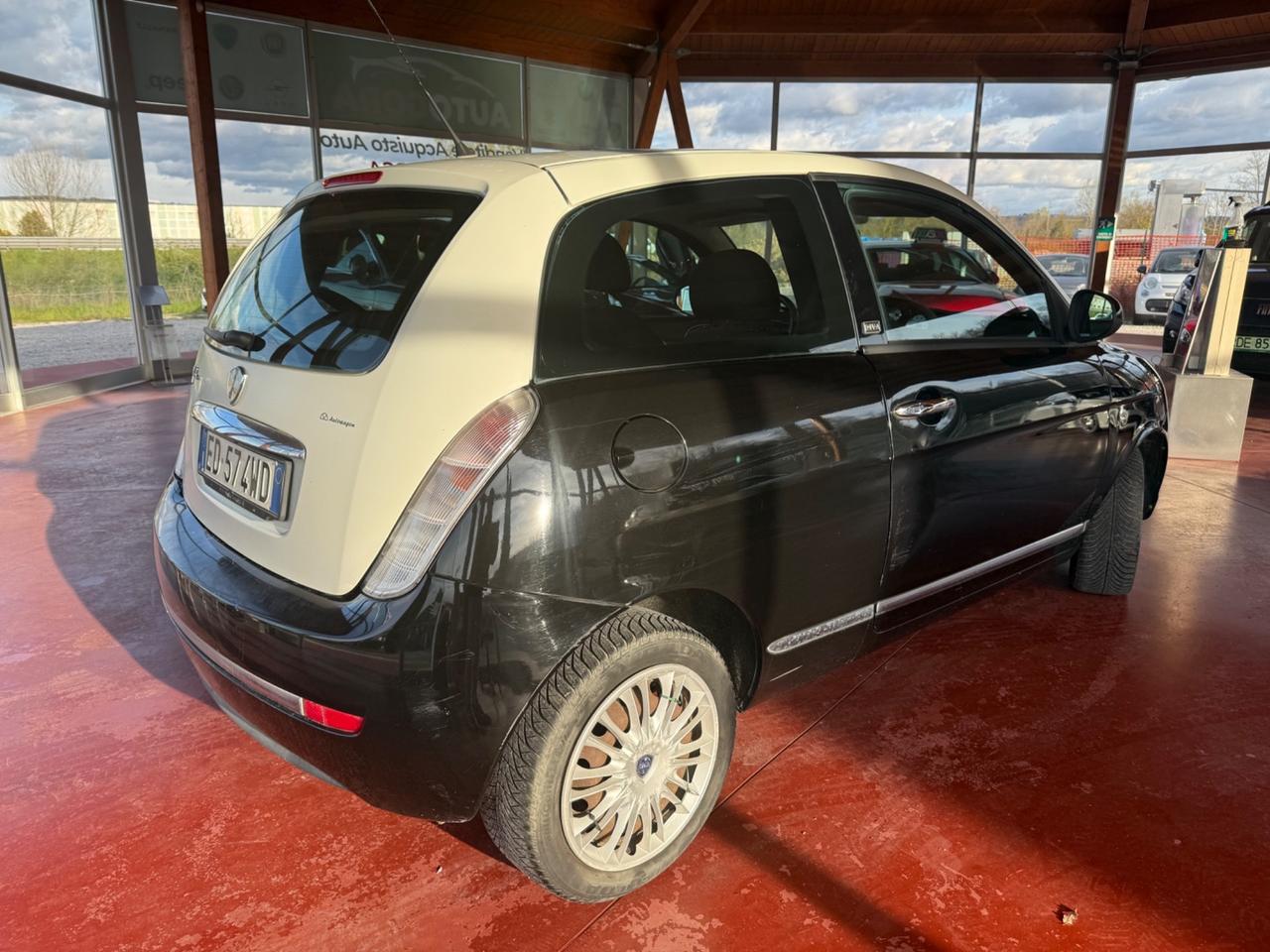 Lancia Ypsilon 1.3 Diesel - Neopatentati