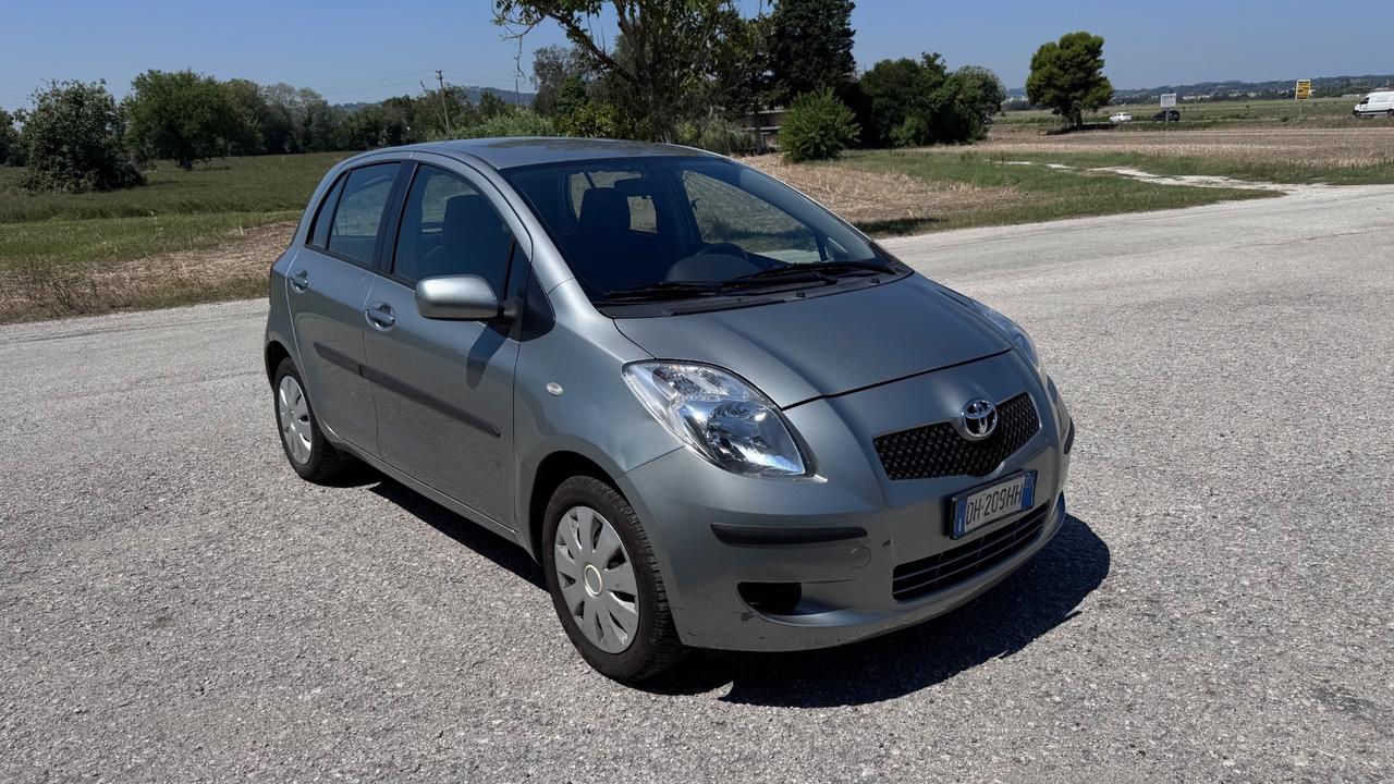 Toyota Yaris 1.0 5 porte Sol
