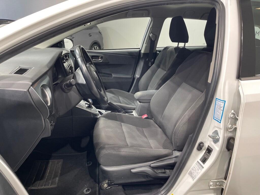 Toyota Auris Touring Sport 1.8 hybrid Lounge