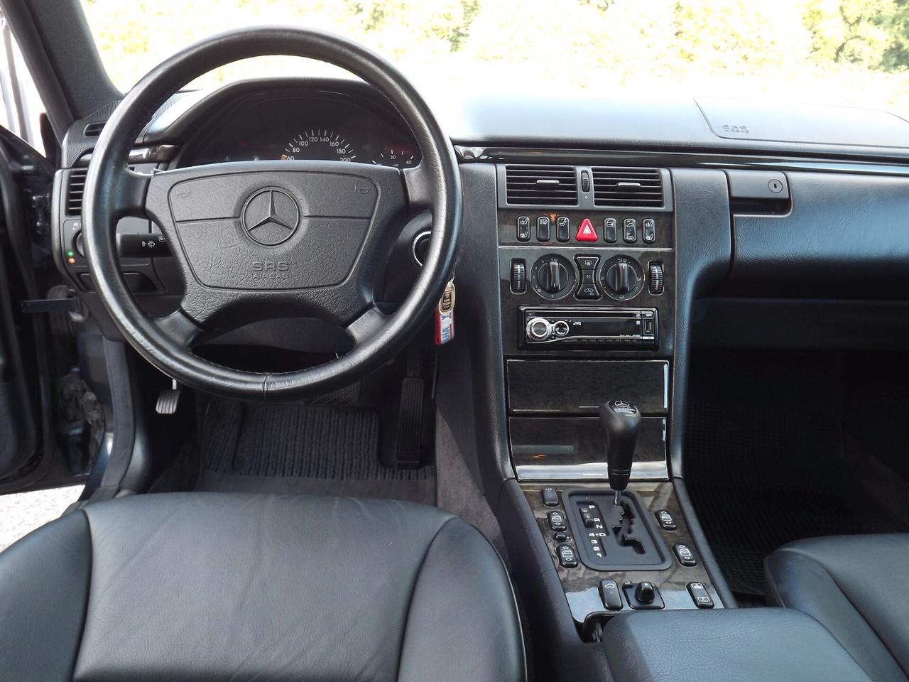 Mercedes-benz E 300 turbodiesel cat Avantgarde ASI