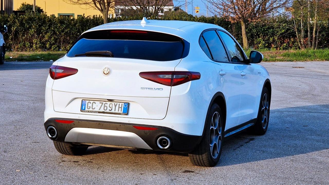 Alfa Romeo Stelvio 2.2 Turbodiesel 160 CV AT8 RWD Super