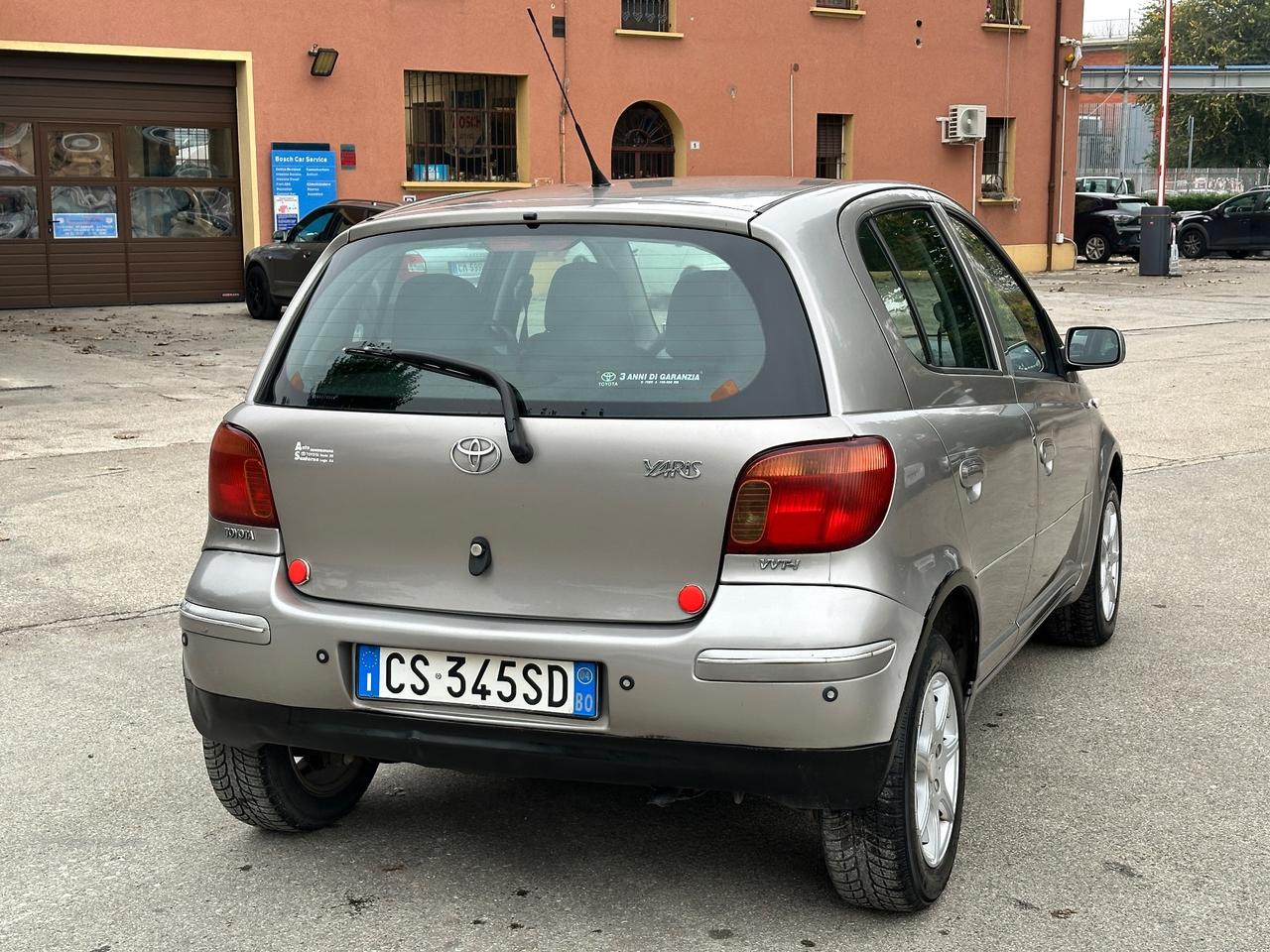 Toyota Yaris 1.0i 16V cat 5 porte Sol