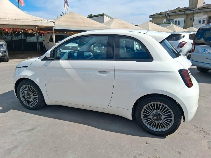 Fiat 500 500e Berlina 42 kWh Icon (575)