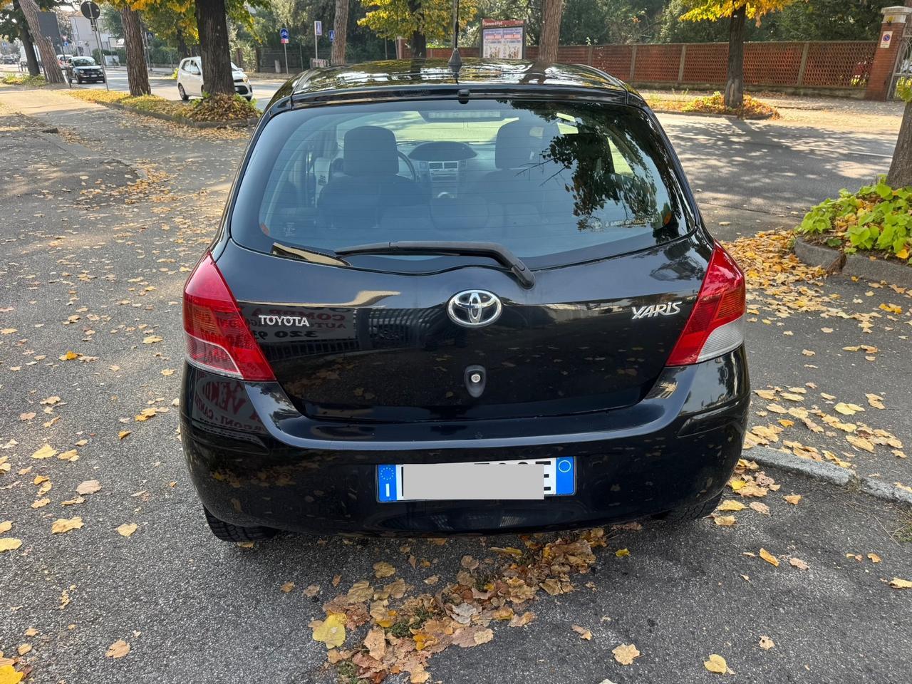 Toyota Yaris 1.0 5 p Luxury neopaten garanzia 12 m