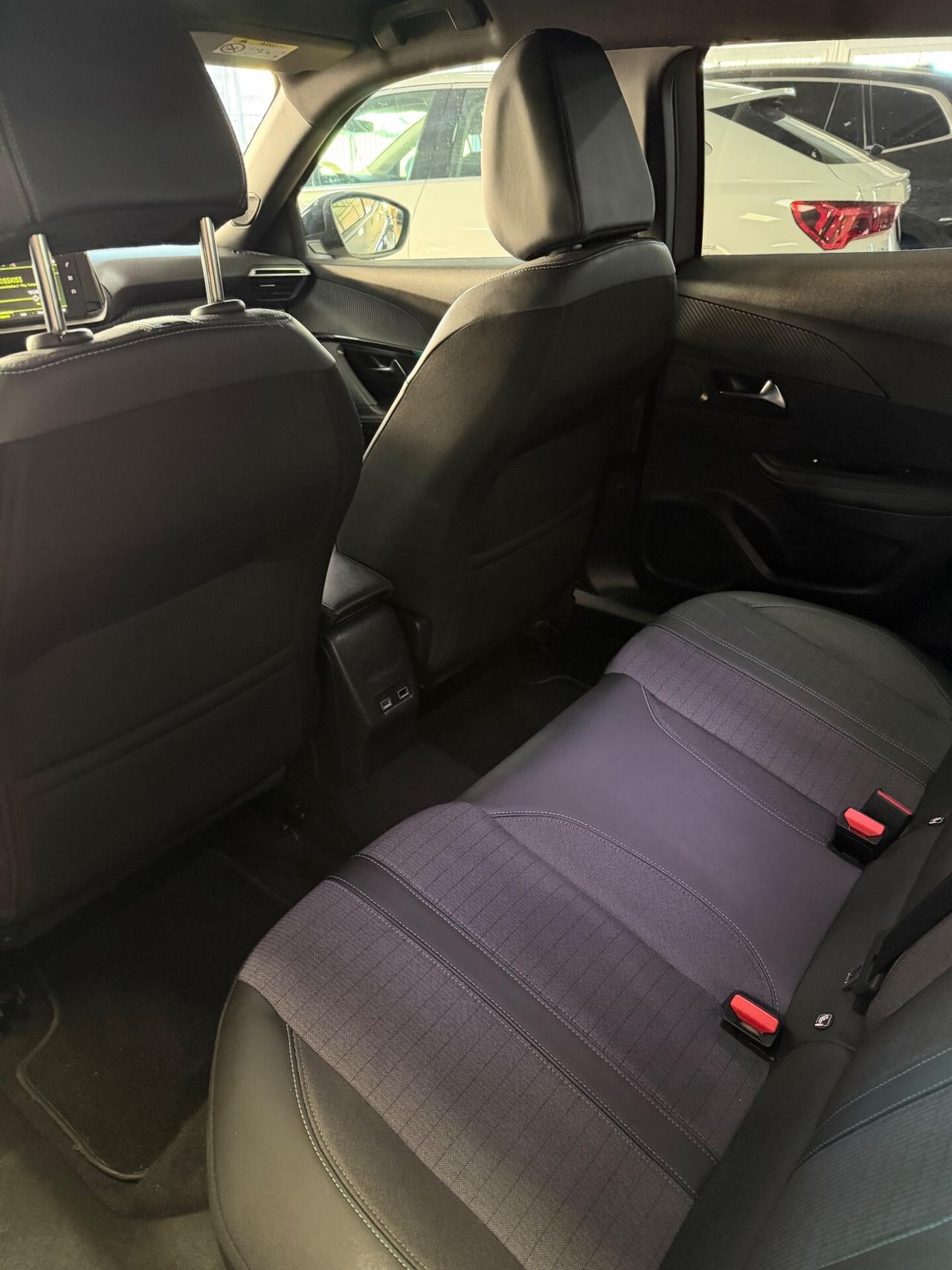 Peugeot 2008 BlueHDi 130 S&S EAT8 Allure Pack