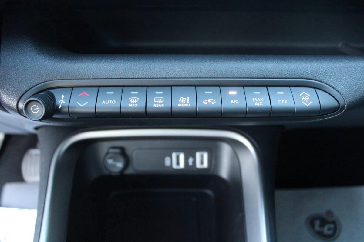 Jeep Avenger 1.2 t. Altitude fwd 100cv cln CarPlay