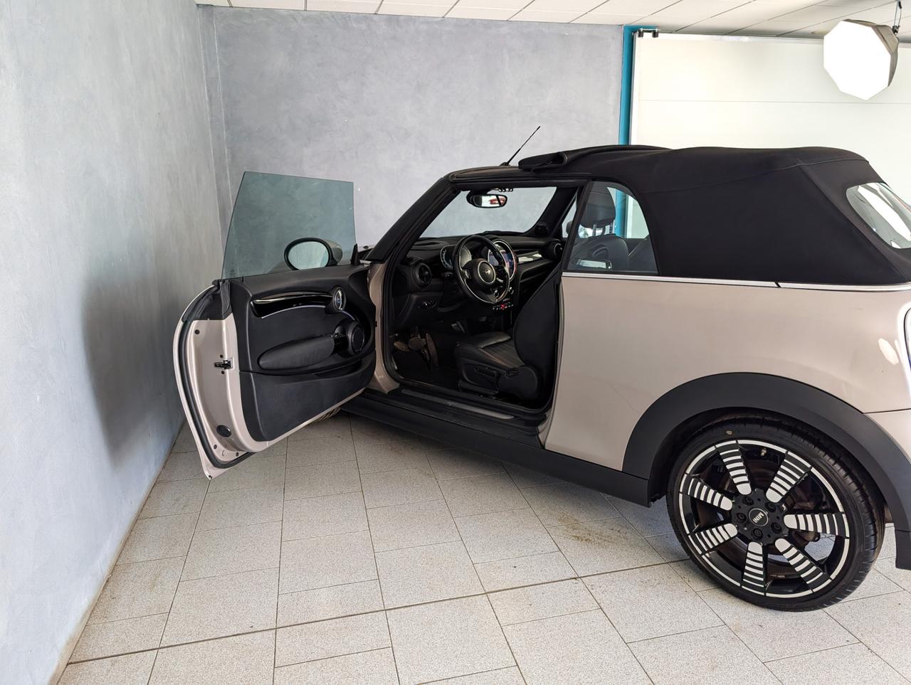 Mini Cooper Cabrio 1.5 Cooper Premium Plus