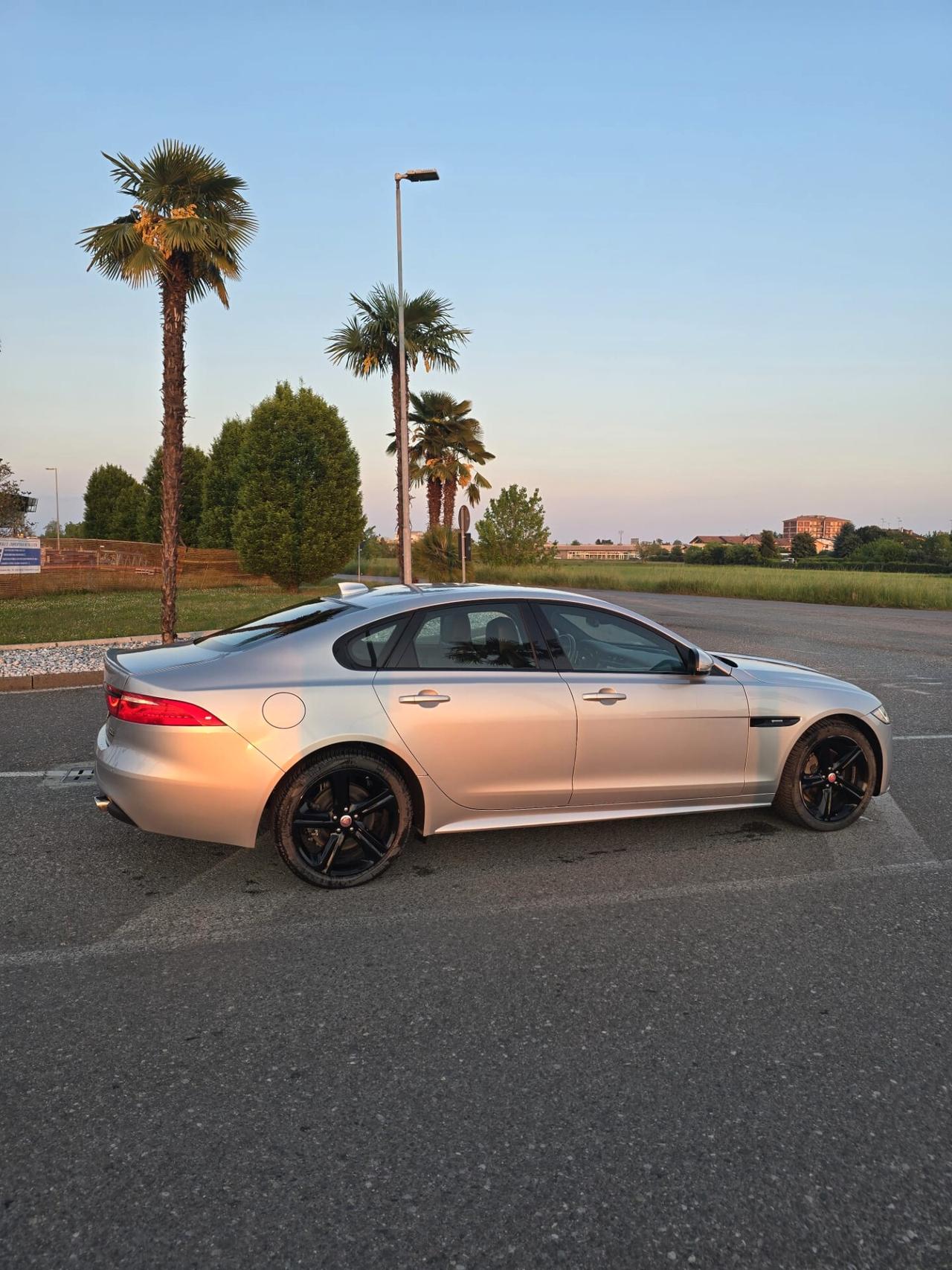Jaguar XF 2.0 D 240 CV AWD aut. R-Sport