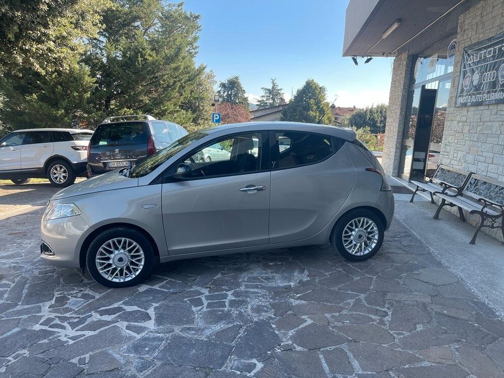 Lancia Ypsilon 1.2 69 CV 5 porte S&S Platinum NEO PATENTATI