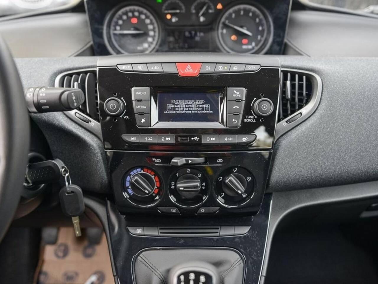 LANCIA Ypsilon III 2021 - Ypsilon 1.0 firefly hybrid Silver s&s 70cv