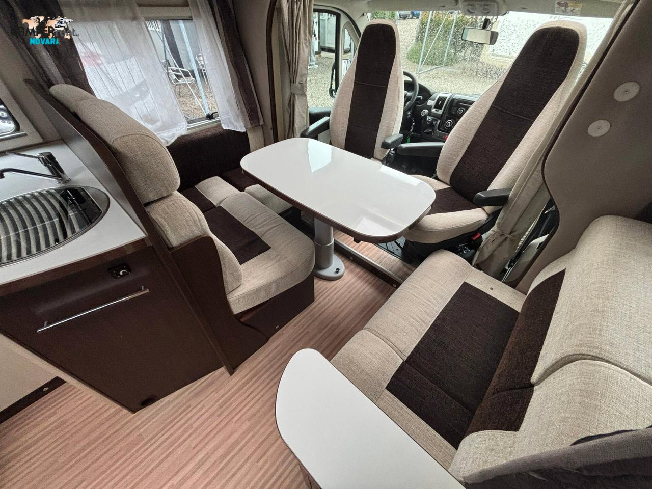 BLUCAMP OCEAN 511 - Semintegrale con letto basculante e letti a castello in coda