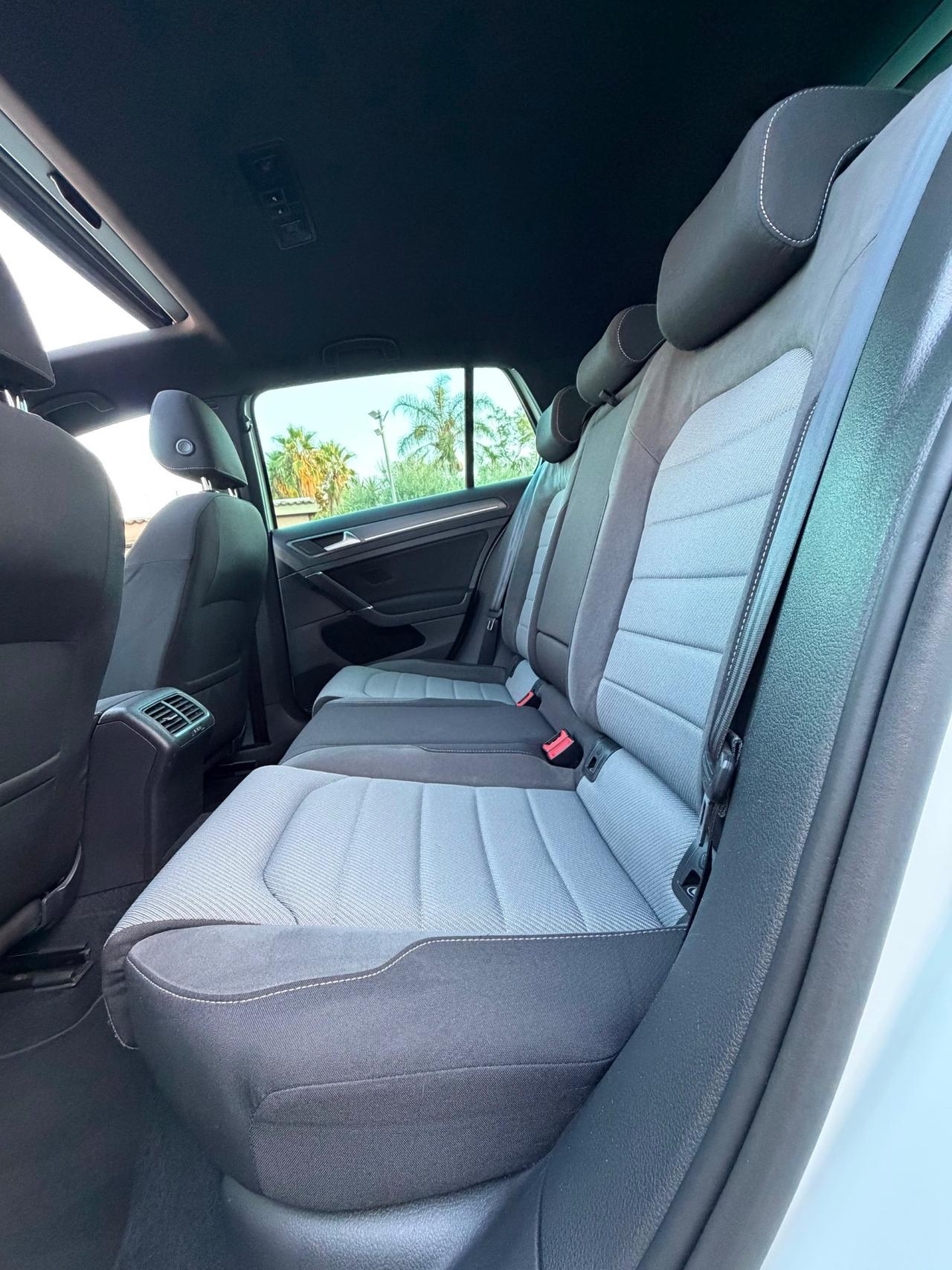 Volkswagen Golf 7 2.0 TDI 150CV R-LINE