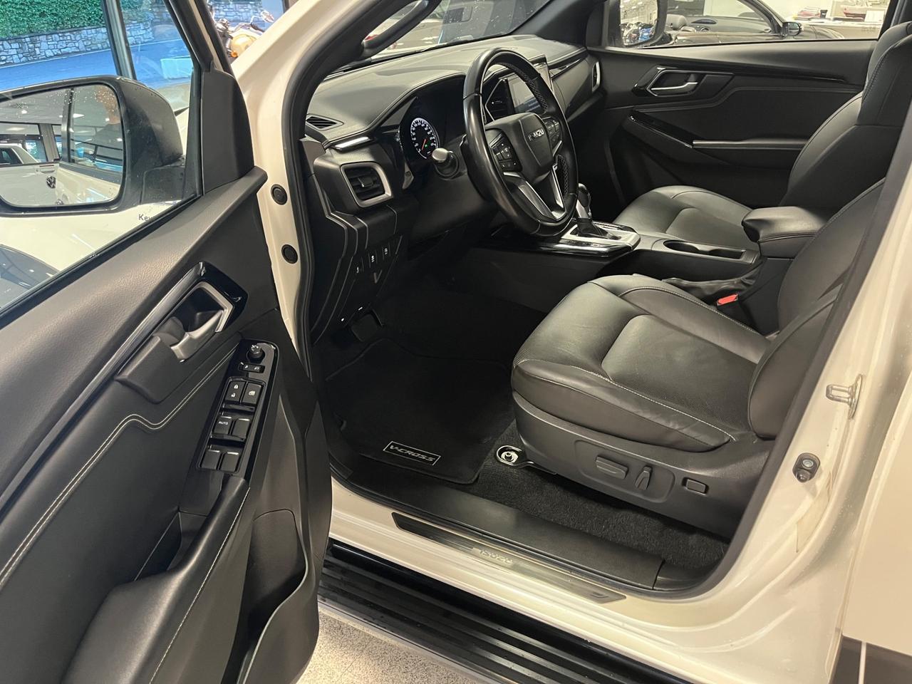 Isuzu D-Max V-CROSS N60FF 1.9 Crew 4X4 A/T