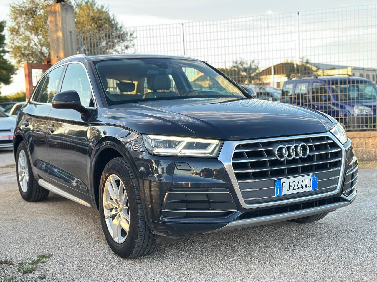 Audi Q5 2.0 TDI 150 CV Design-2017 LED/PELLE/18"