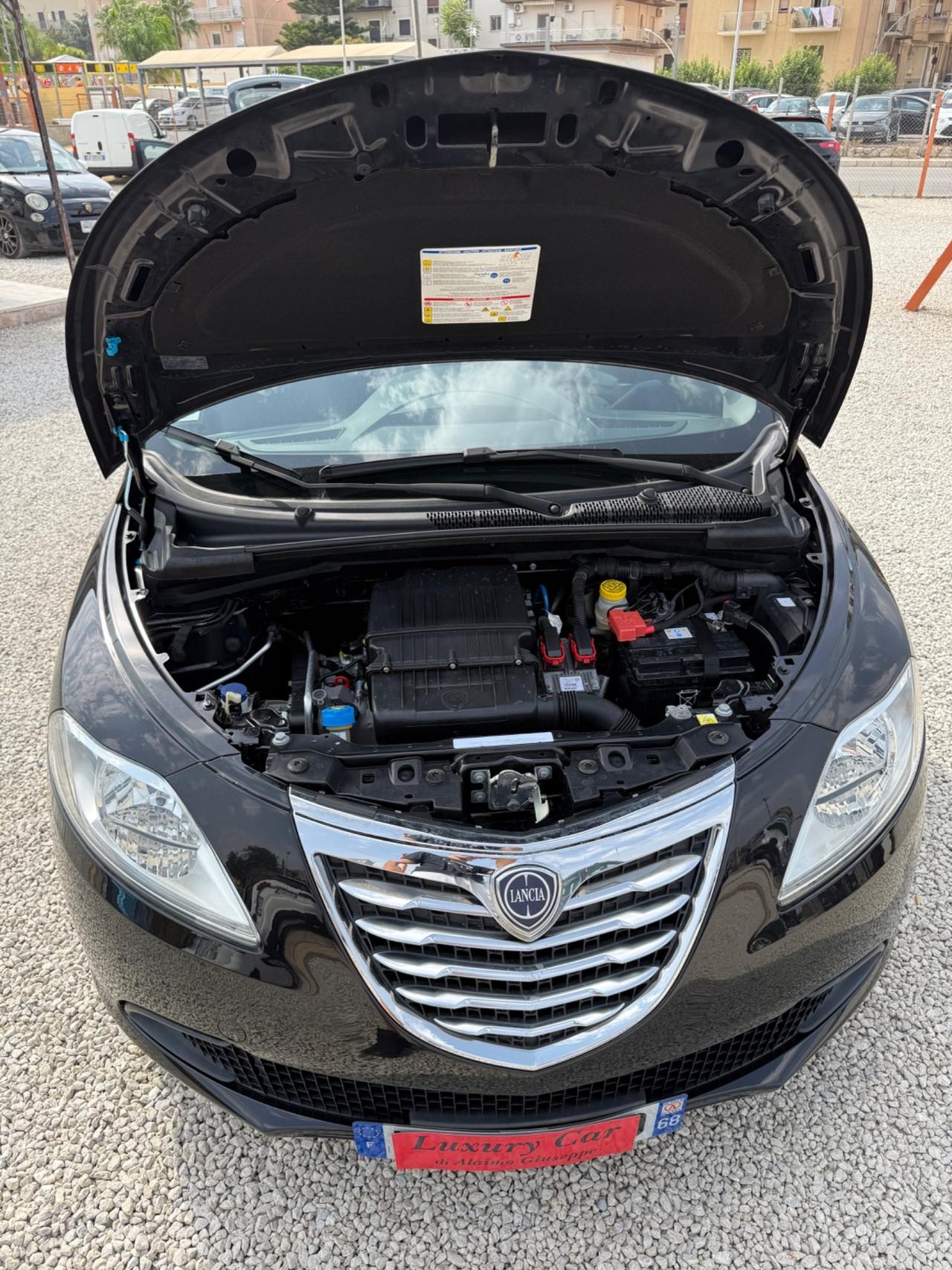 Lancia Ypsilon 1.2 69 CV 5 porte S&S Silver